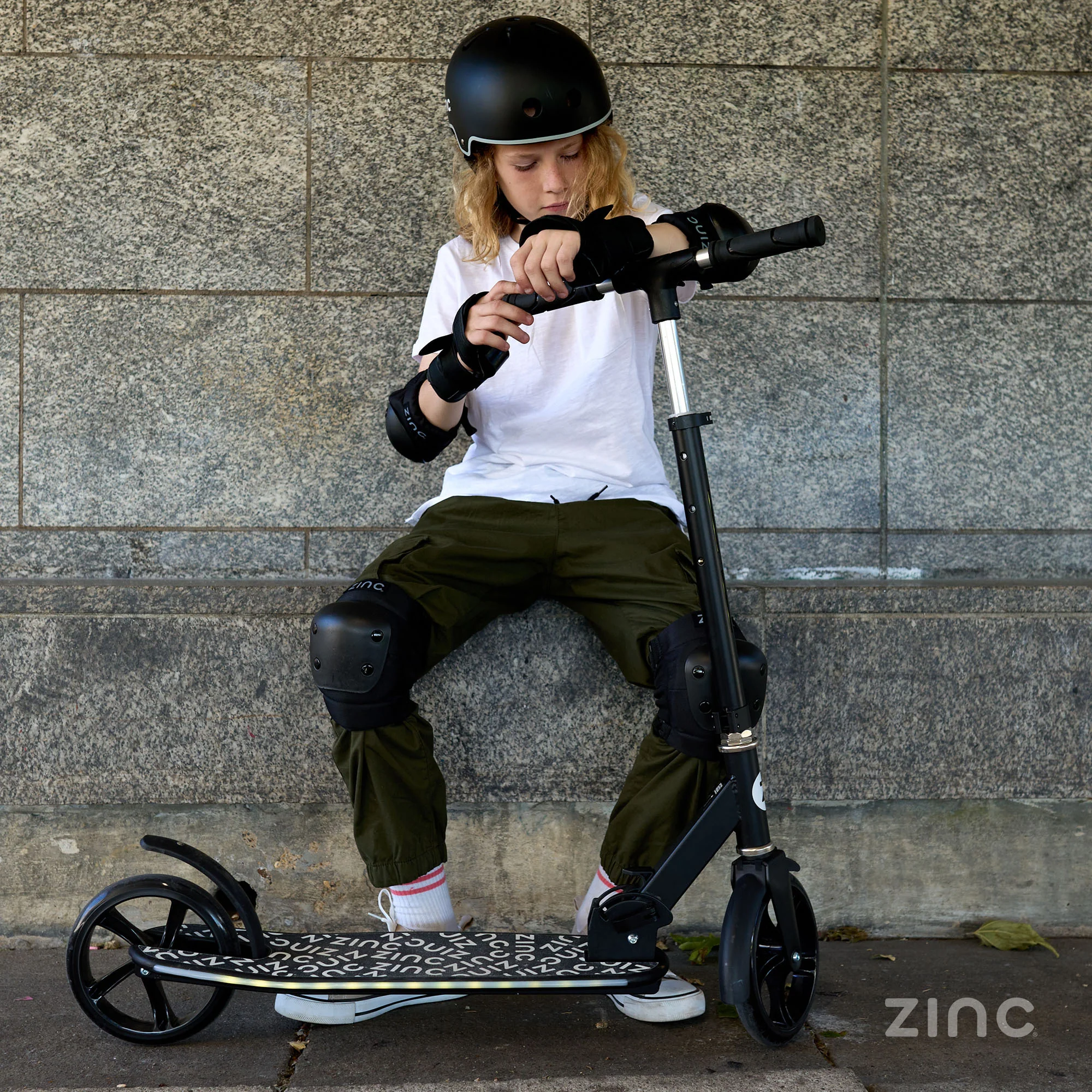 Zinc Brillz Light Up Big Wheeled Folding Scooter - Image 7