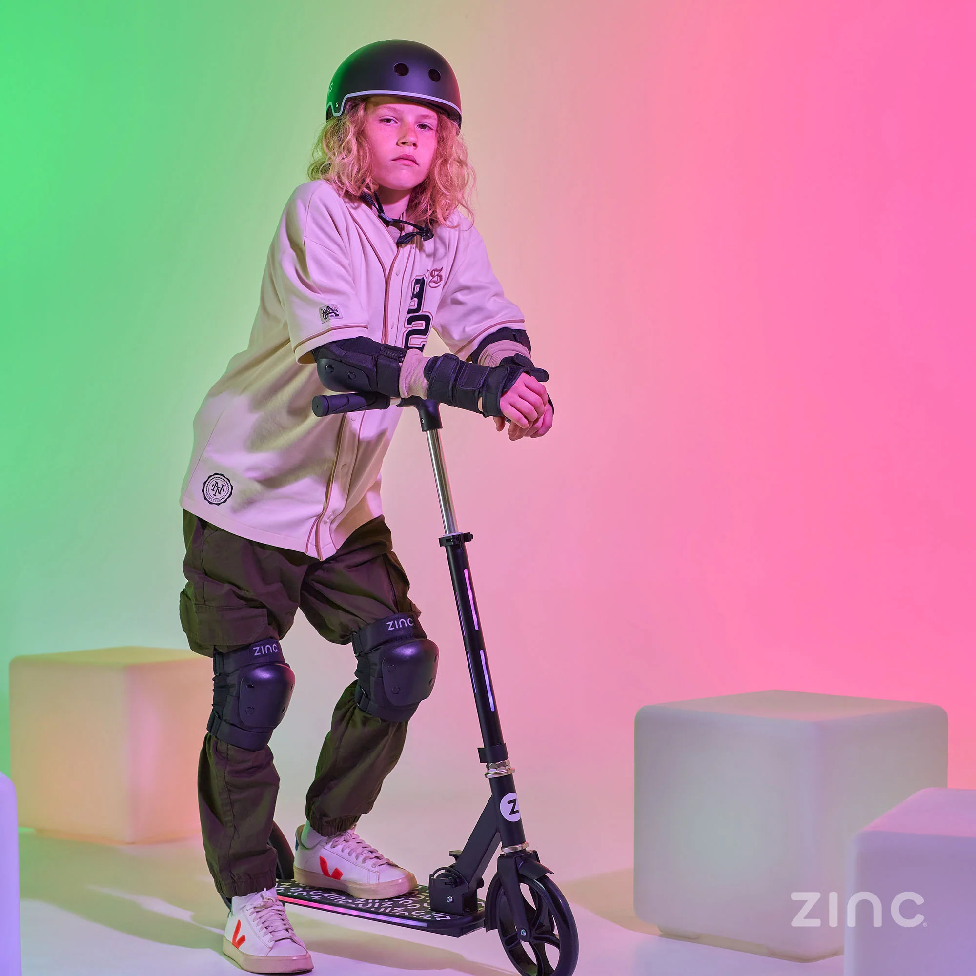 Zinc Brillz Light Up Big Wheeled Folding Scooter - Image 9