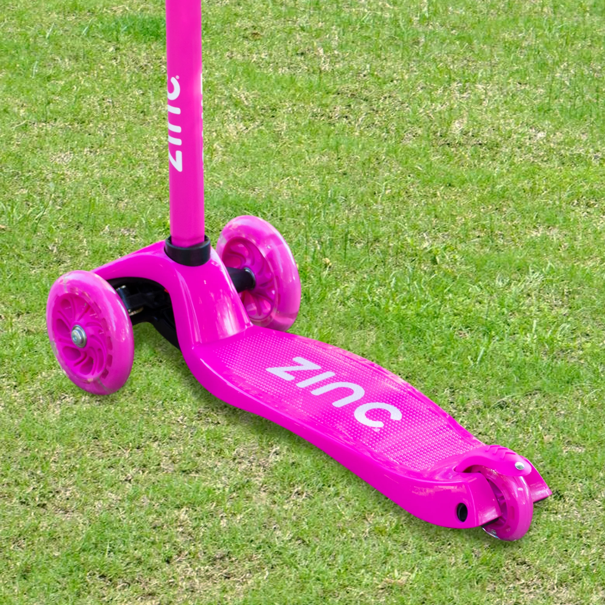 Zinc Three Wheeled Light Up Star Scooter - Image 6